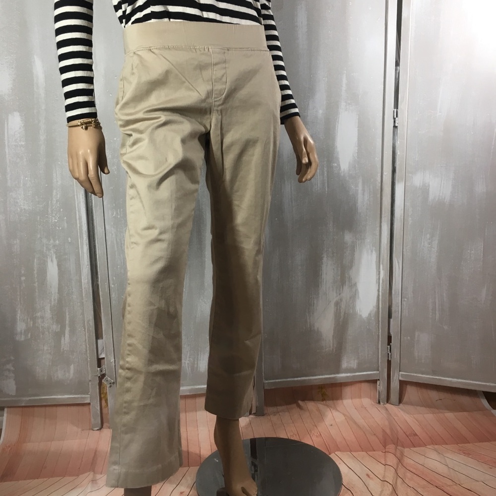Lee natural fit women’s pants size 8 color tan